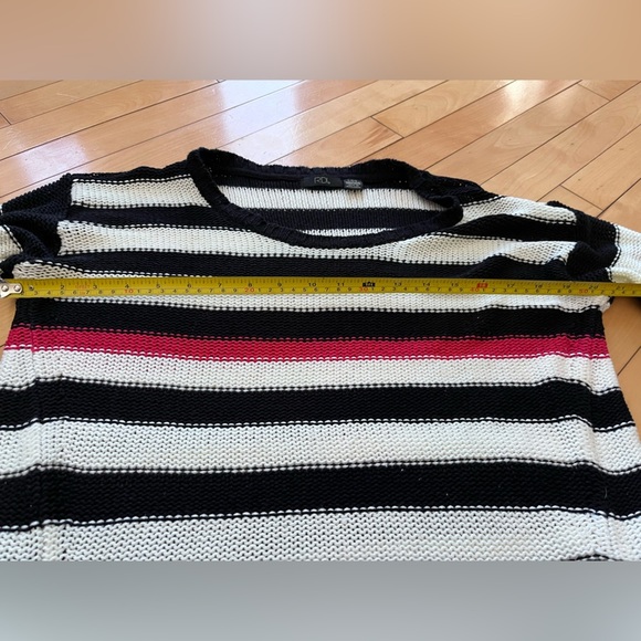 Women’s soft knit sweater. - Picture 3 of 8